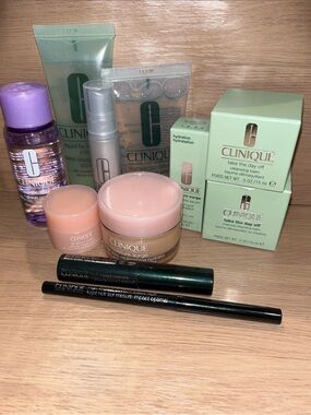 Clinique Skincare & Makeup 11 piece Set NEW + bag